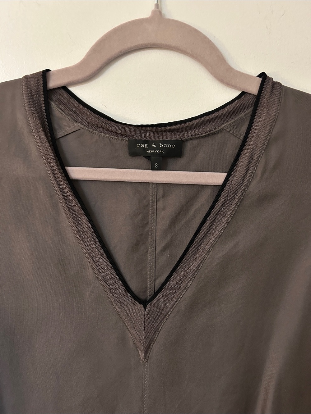 rag & bone Silk Sleeveless V-Neck Tank Taupe Gray Size Small Modern Preppy Shirt - Picture 10 of 10